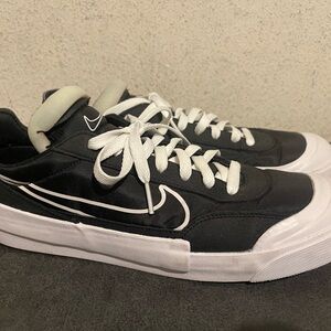 Nike Black and White Low-Top Sneakers with Swoosh